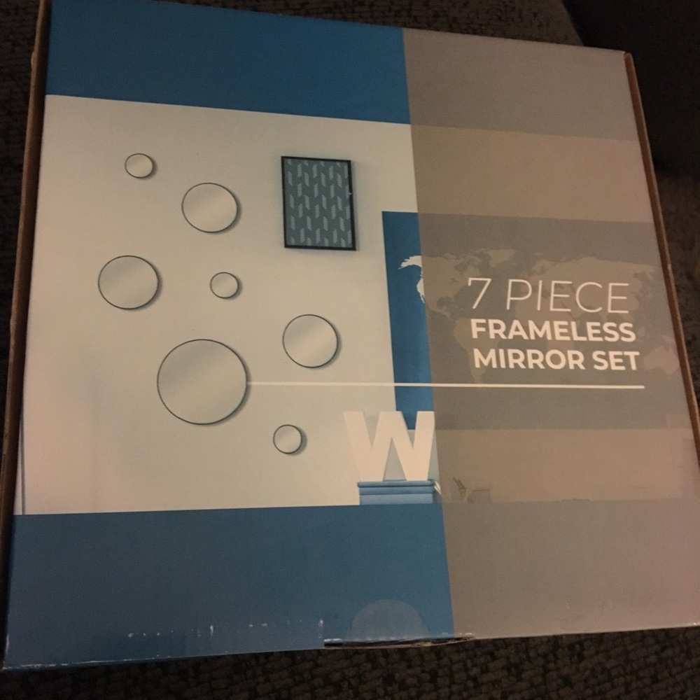 NWT, 7 piece mirror deco set